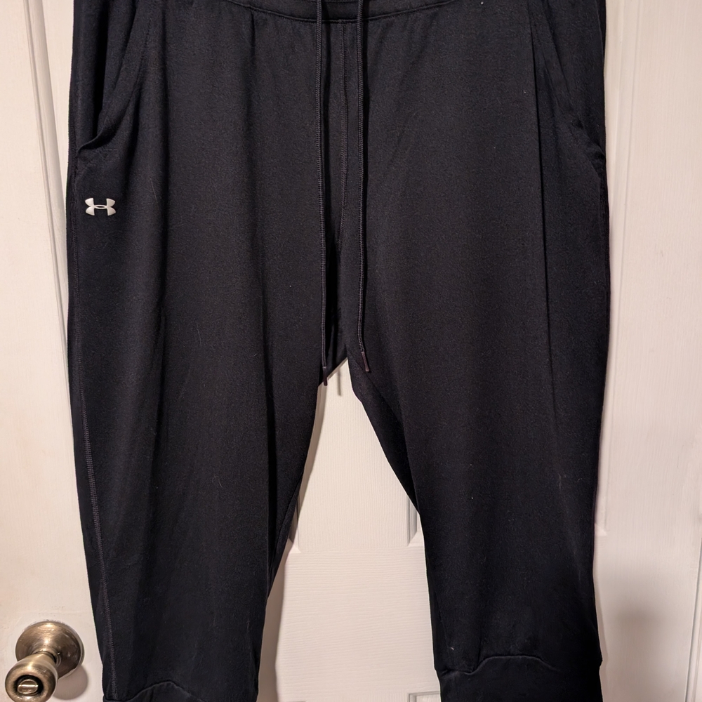 Under Armour Black Shorts  with Moisture-Wicking Fabric Women's Size Large